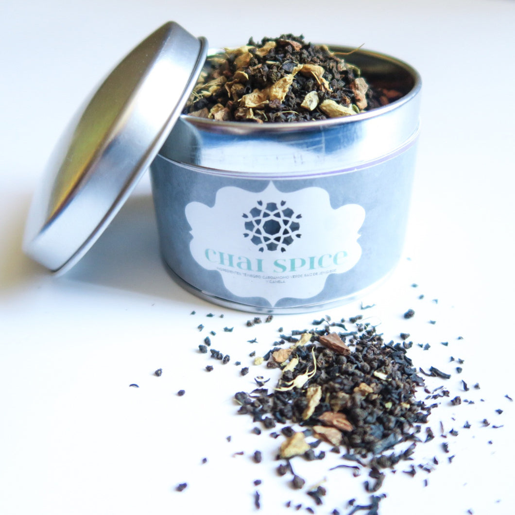 Té negro cardamamo verde raíz de jengibre y canela.