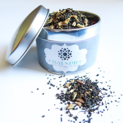 Té negro cardamamo verde raíz de jengibre y canela.